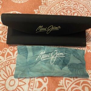 Maui Jim Black Case with Teal Leaf Cloth